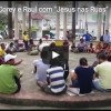 Corey e Raul servindo com "Jesus nas Ruas".